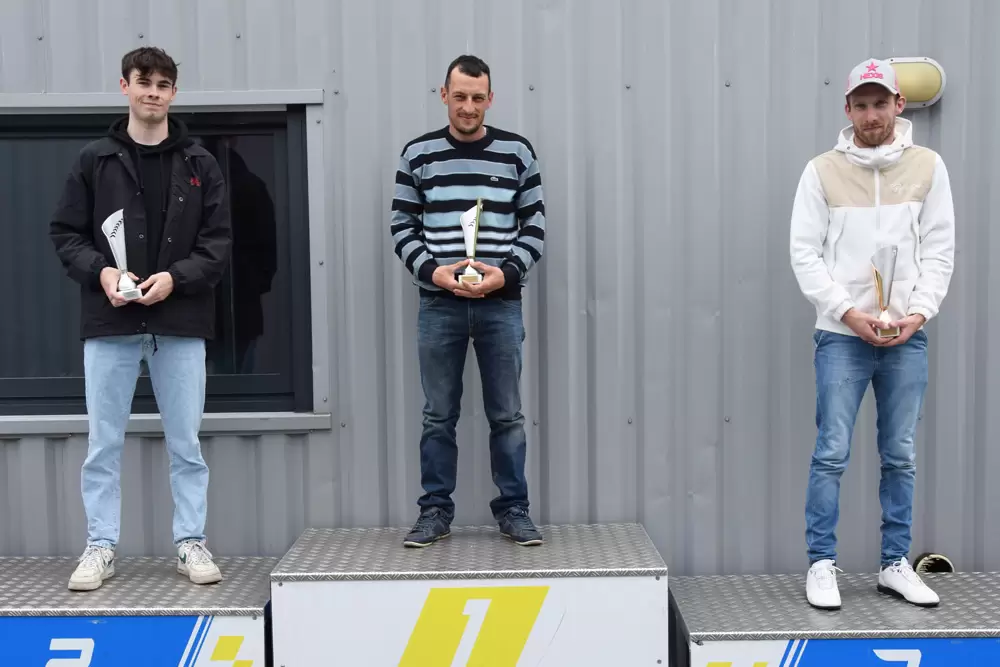 le podium avec les 3 vainqueurs de la course du 1er mai 2024